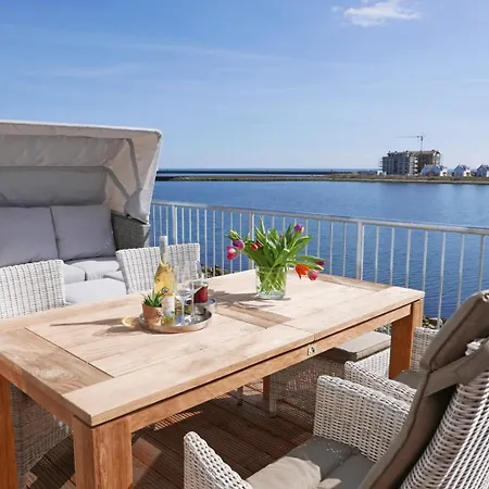 Marina Lounge